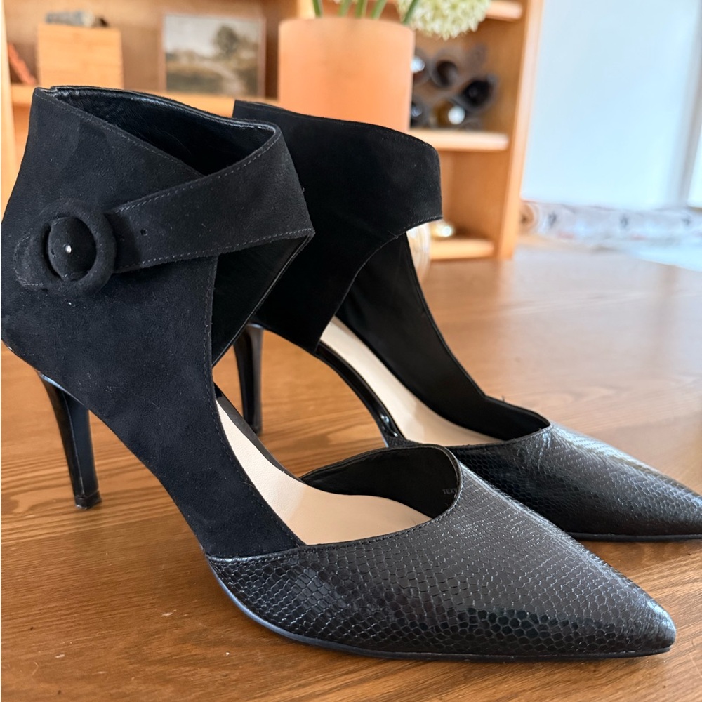 Nine West Black Textured Heels - Picture 2 of 5